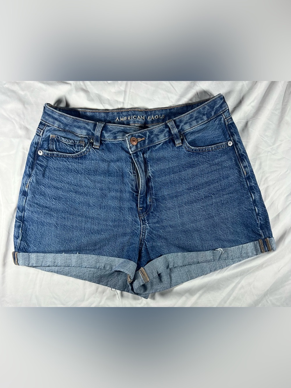 American Eagle Women’s 10 Waist Denim Mom Shorts Blue High Rise Cuffed Y2K